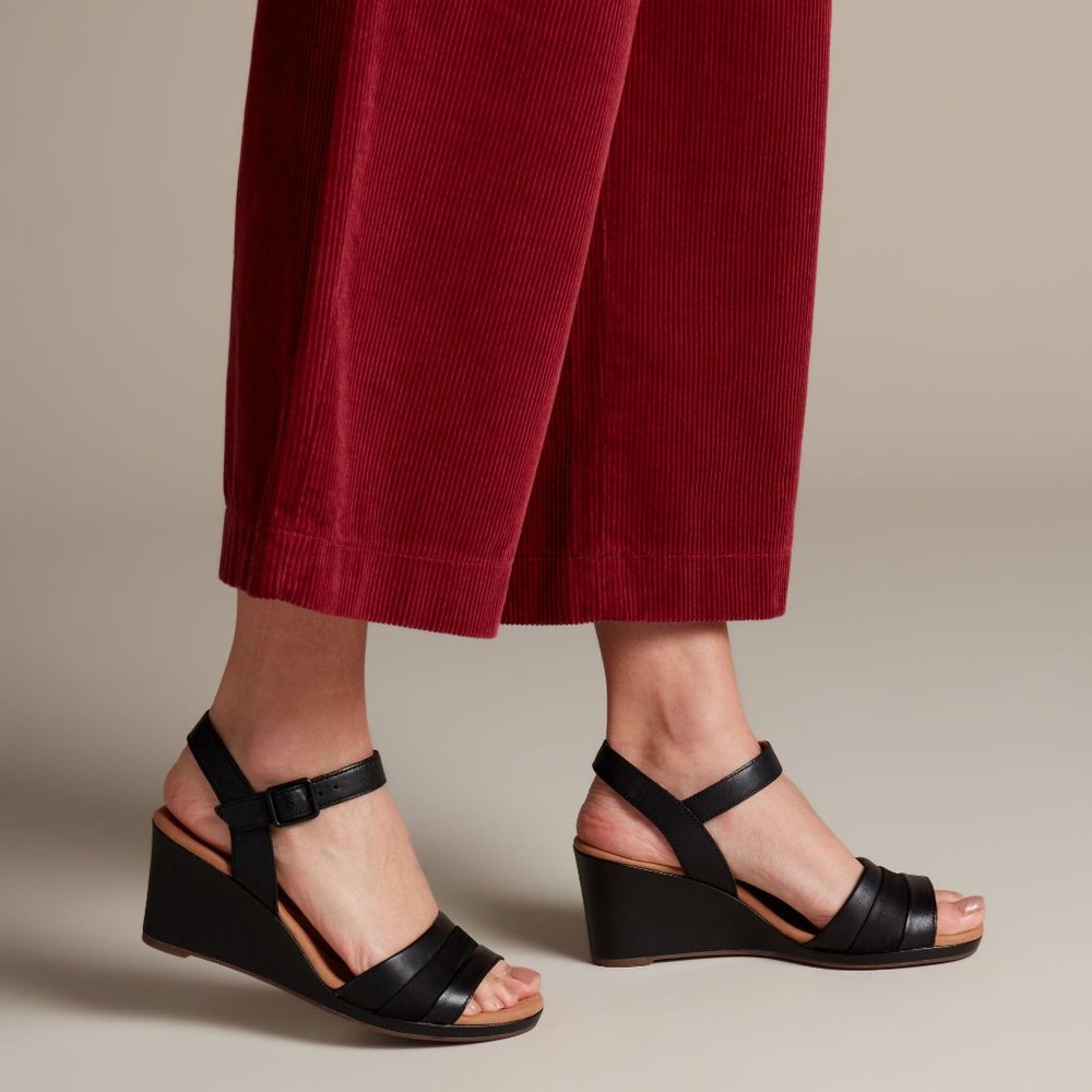 Clarks sandals platform size 6.5 M